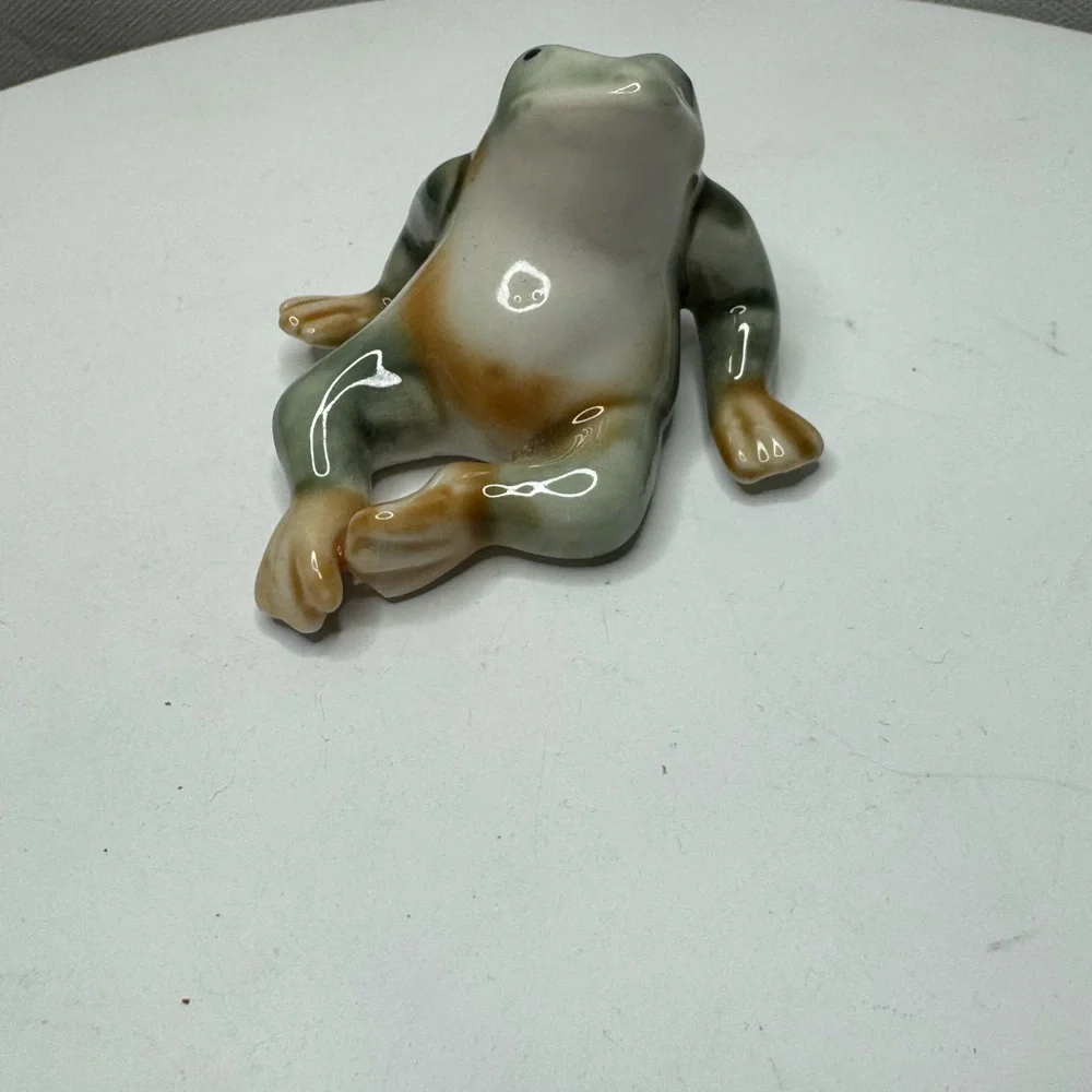 Ceramic Frog Reptile Decor - Green and Brown